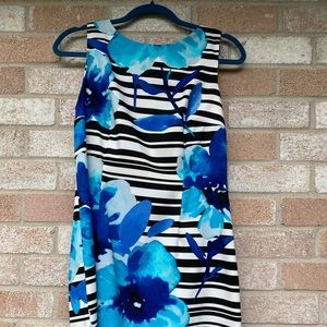 Floral sleeveless round neck tea dress